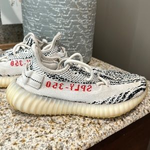 Yeezy Boost 350 V2 Zebra